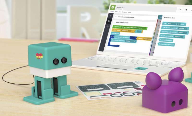 BQ przedstawia robota uczącego Zowi Arduino